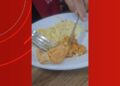 Aluno encontra pedaço de plástico em refeição servida no Restaurante Universitário da Ufam; VÍDEO
