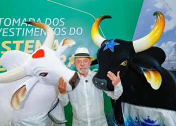 Lula elogia rivalidade entre Caprichoso e Garantido e diz que festival dá 'lição de civilidade' ao Brasil
