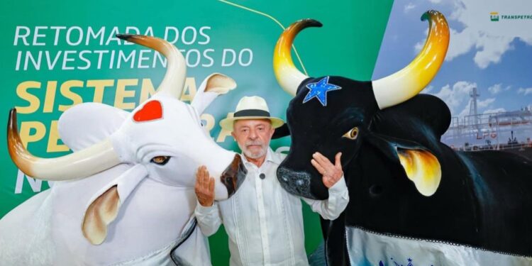 Lula elogia rivalidade entre Caprichoso e Garantido e diz que festival dá 'lição de civilidade' ao Brasil
