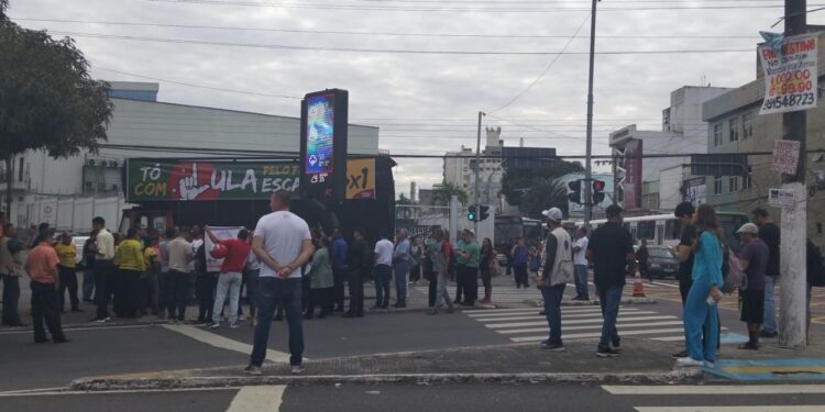 Rodoviários realizam ato pelo fim da escala 6×1 em Manaus