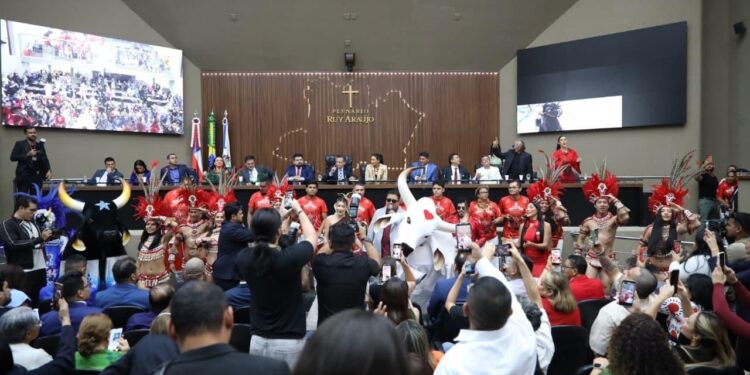 Festival de Parintins é homenageado na Aleam com destaque para impacto econômico e valorização cultural do AM