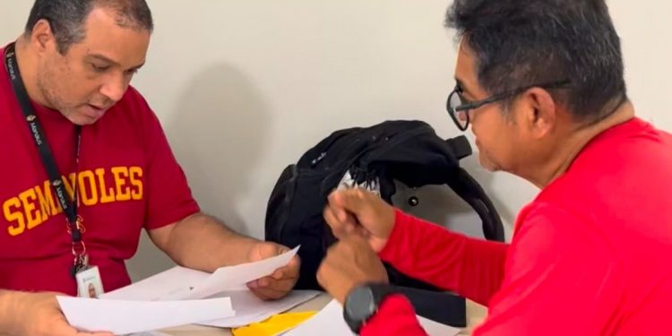 Candidatos da segunda chamada do Bolsa Pós-Graduação e Idiomas devem entregar documentos até quinta-feira (11) em Manaus